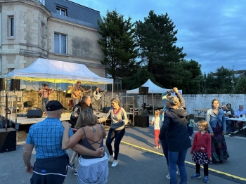   concert jeudi de la Liberté Grandcamp MAisy 