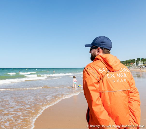 La plage Omaha Beach surveillée par les Sauveteurs en mer La plage d'Omaha Beach surveillée