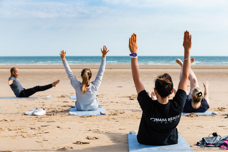 yoga sur la plage de Colleville-sur-mer Omaha Beach
