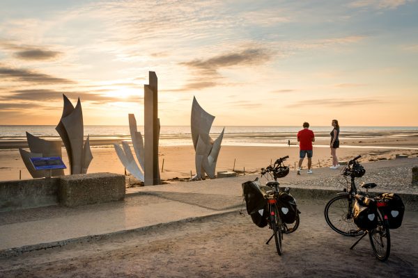 Voir la suite du zoom sur Vélomaritime, un itinéraire vélo pour découvrir les plages du Débarquement